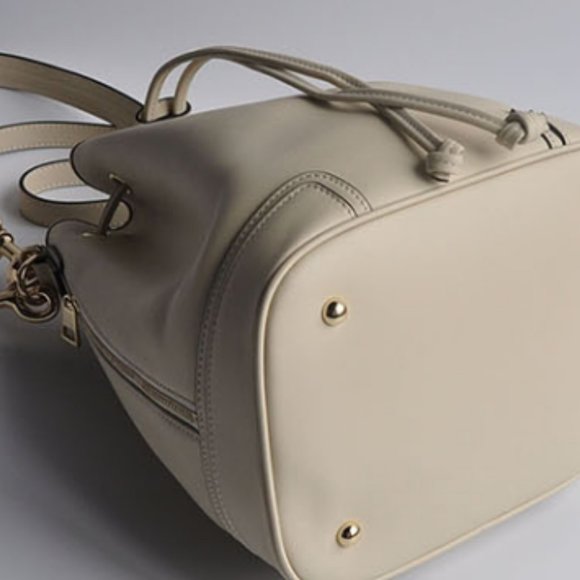 Handbag in leather